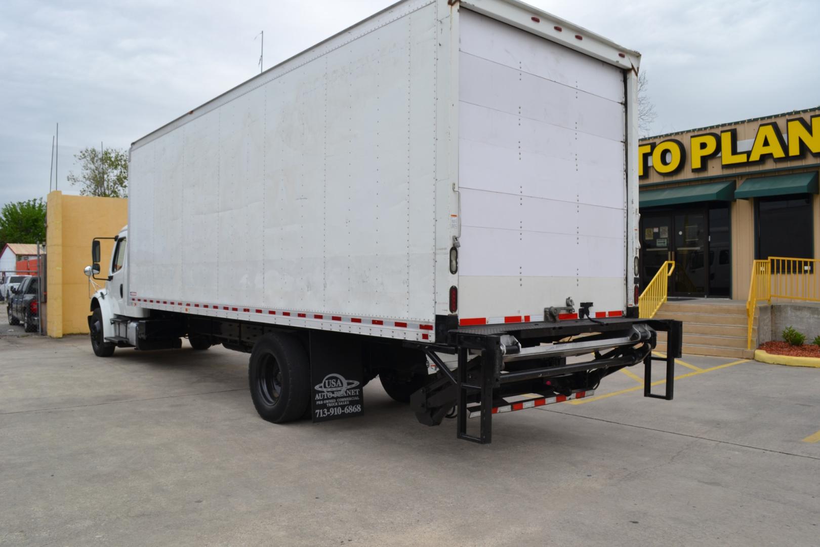 2017 WHITE /BLACK FREIGHTLINER M2-106 with an CUMMINS ISB 6.7L 260HP engine, ALLISON 2500RDS AUTOMATIC transmission, located at 9172 North Fwy, Houston, TX, 77037, (713) 910-6868, 29.887470, -95.411903 - Photo#16